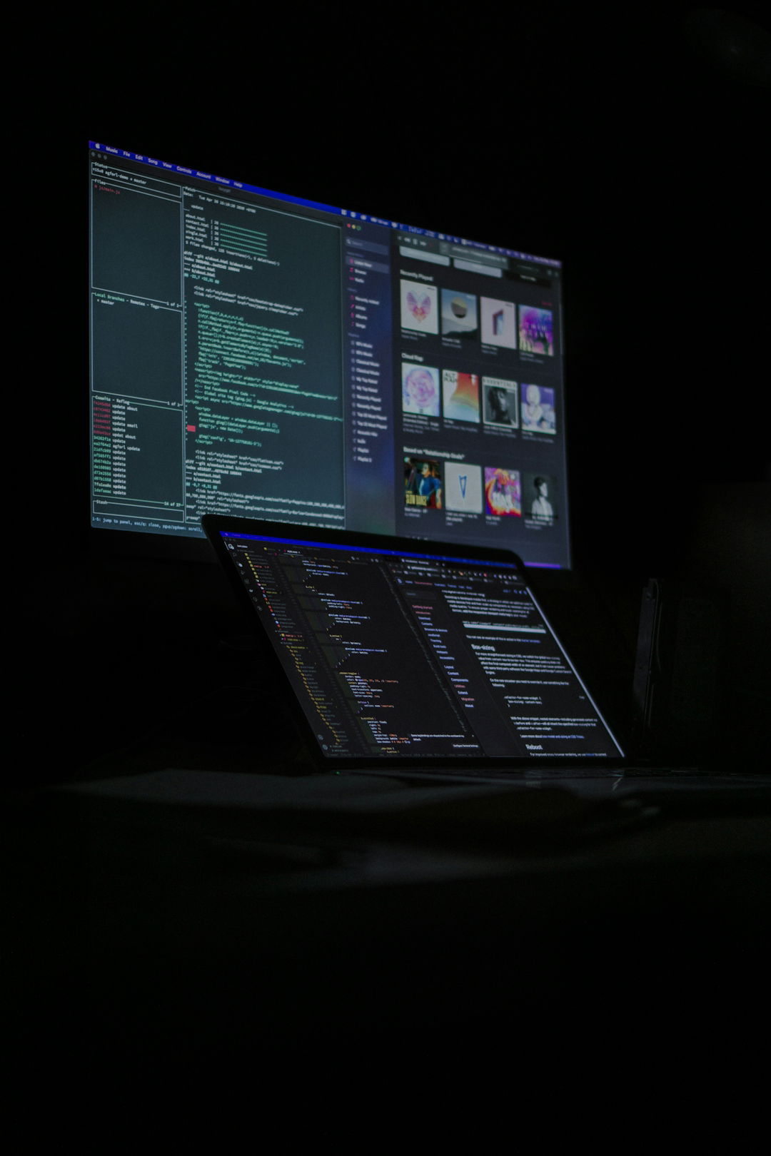 a-laptop-computer-sitting-on-top-of-a-desk.jpg a laptop computer sitting on top of a desk
